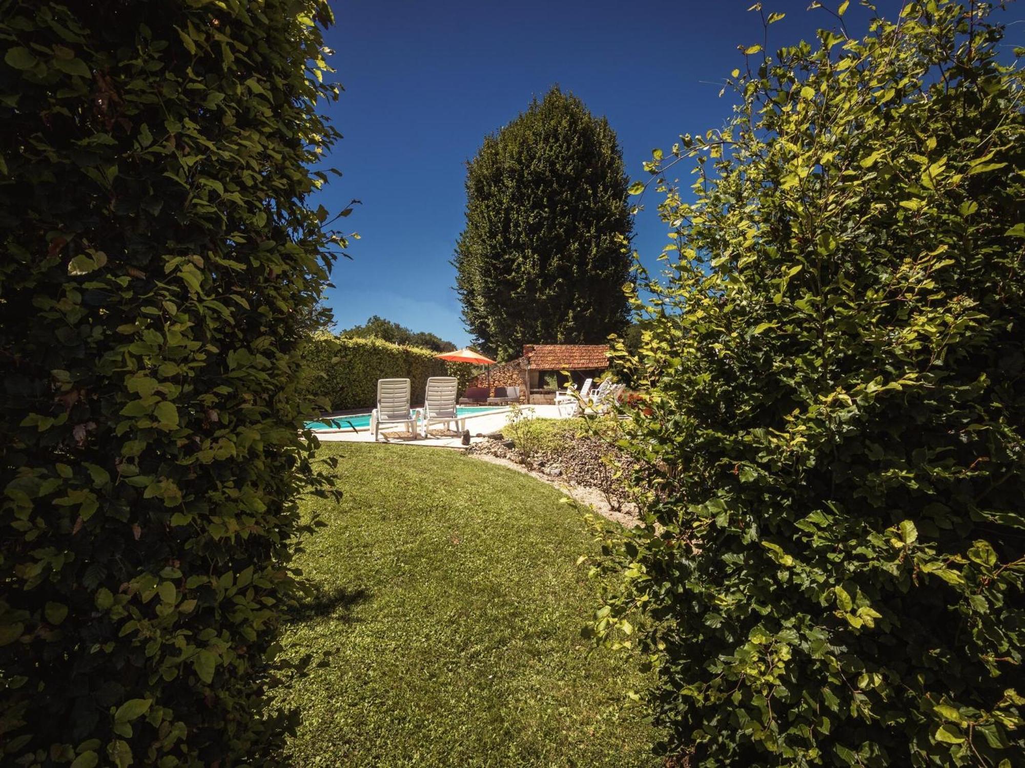 Appealing Apartment In Vezac With Swimming Pool Beynac-et-Cazenac Exterior photo